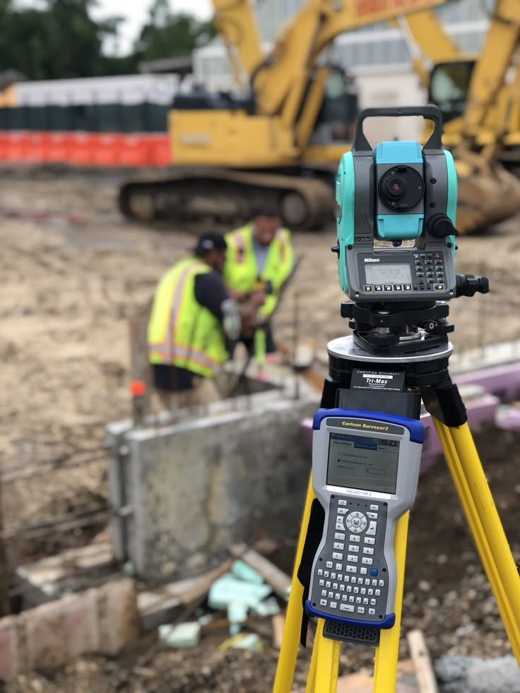 #surveylife #landsurveyor #surveyor #northcoastcivil #surveying #landsurveying #totalstation #realsurveyors #topography #engineering #surveyorswithoutborders #oysterbay #northshore #longisland